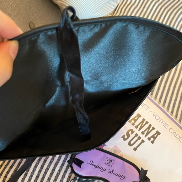 ANNA SUI Sleeping Beauty Eye Mask Cover with Pouch - Picture 5 of 7